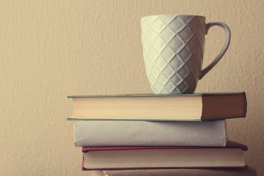 Yığın kitap Kupası ile