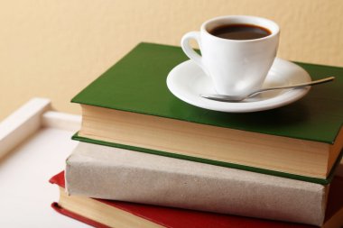 Yığın kitap Kupası ile