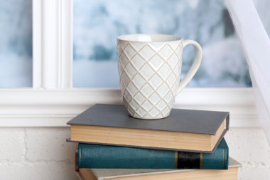 Kitap ve pencere pervazı Kupası