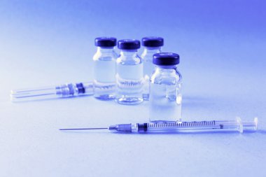 Uyuşturucu aşı flakon içinde