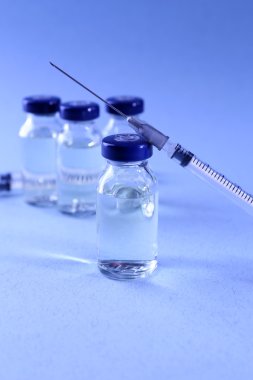 Uyuşturucu aşı flakon içinde