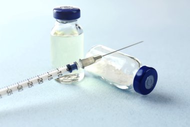 Uyuşturucu aşı flakon içinde