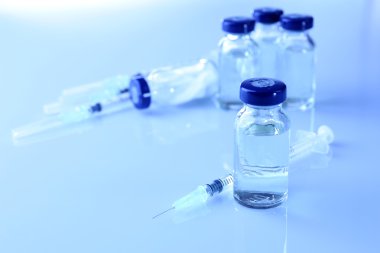 Uyuşturucu aşı flakon içinde
