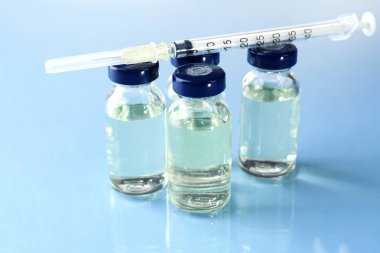 Uyuşturucu aşı flakon içinde