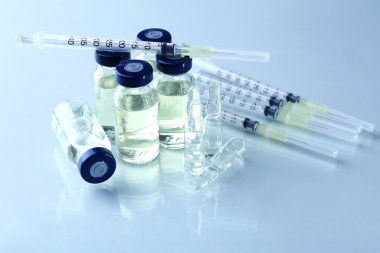 Uyuşturucu aşı flakon içinde