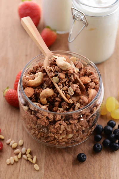 Smakelijke Granola op tafel — Stockfoto