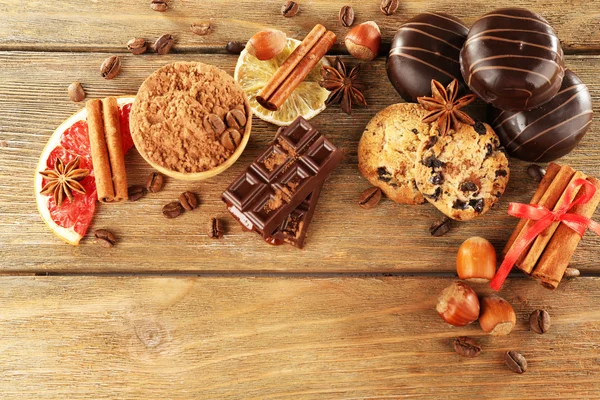 Čokoládové cookies s miskou kakaa — Stock fotografie