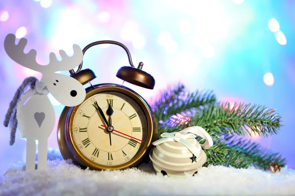Orologio e decorazioni natalizie — Foto Stock