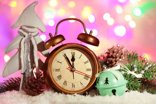 Reloj y decoraciones navideñas —  Fotos de Stock