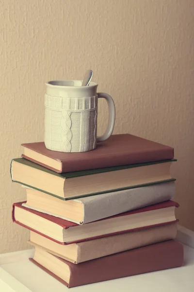 Stapel boeken met kop — Stockfoto