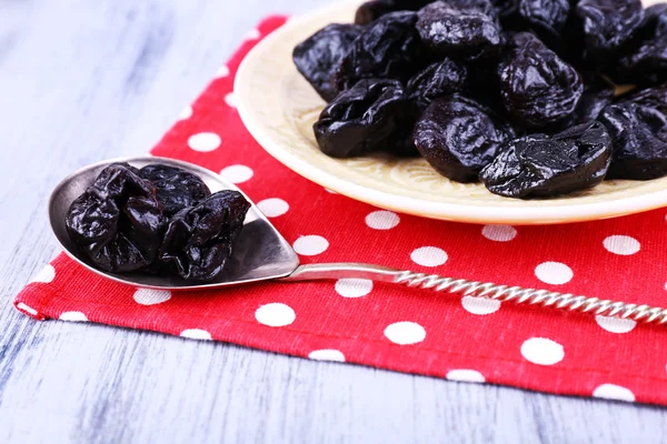 Bowl of prunes on napkin — Stock Photo, Image