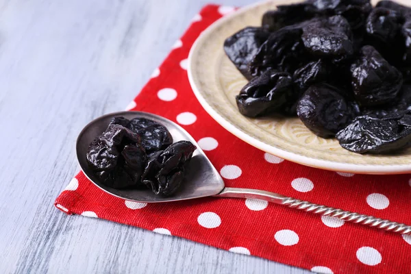 Bowl of prunes on napkin — Stock Photo, Image