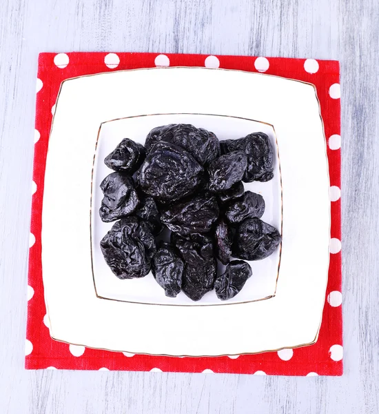 Squared white plate of prunes — Stock Photo, Image