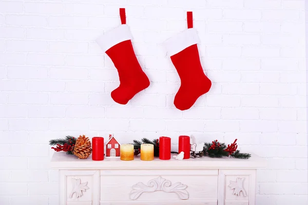 Skarpety świąteczne na ścianie — Zdjęcie stockowe