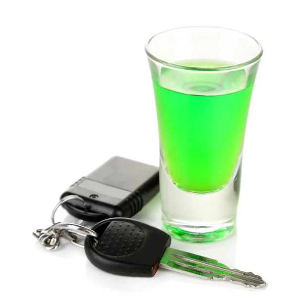 Alcoholic drink and car key — Stock Photo, Image