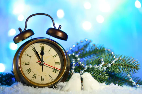 Reloj y decoraciones navideñas — Foto de Stock