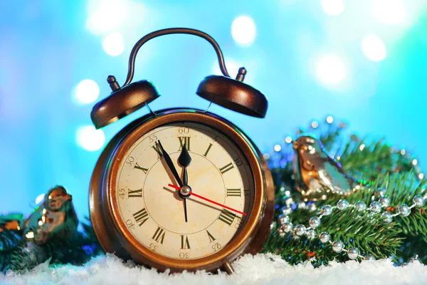 Reloj y decoraciones navideñas — Foto de Stock