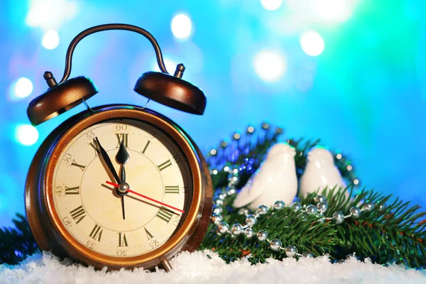 Reloj y decoraciones navideñas — Foto de Stock