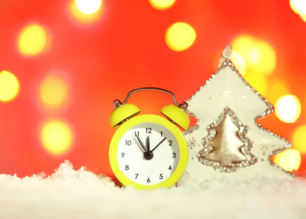 Reloj y decoraciones navideñas — Foto de Stock