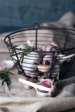 çiğ sarımsak ve baharat