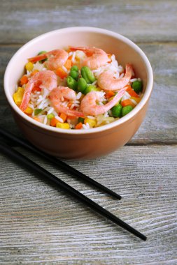 Karides ile haşlanmış pirinç