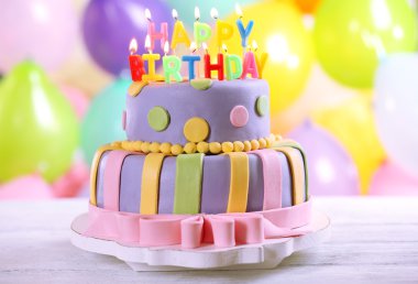Lezzetli doğum günü pastası