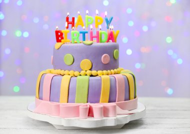 Lezzetli doğum günü pastası