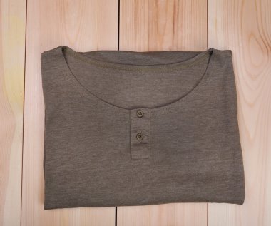 T-gömlek ahşap tablo