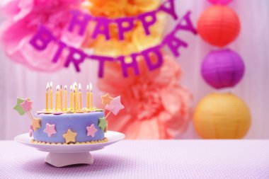 Lezzetli doğum günü pastası