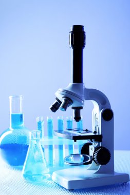 mikroskop ve test tüpleri