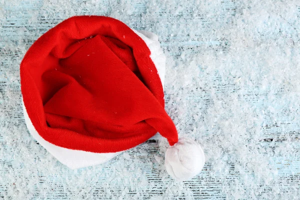 Sombrero rojo de Santa con copos de nieve —  Fotos de Stock