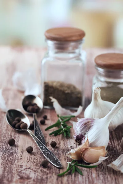 Ajo crudo y especias — Foto de Stock