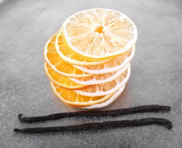 Orange with vanilla beans — Stock Photo, Image