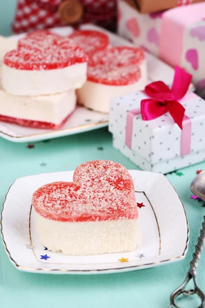 Cake on birthday table — Stock Photo, Image