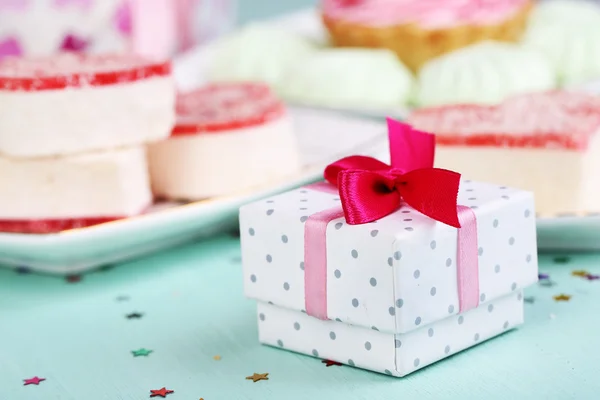 Gift on birthday table — Stock Photo, Image