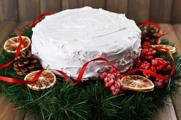 Рождественский торт с венком — стоковое фото
