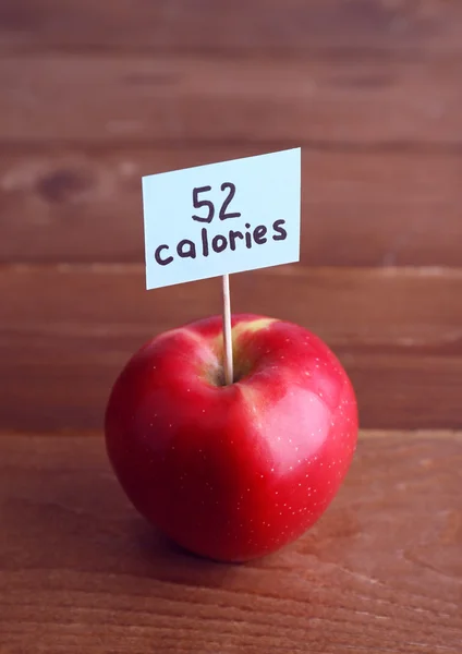 Apple with calories count label — Stock Photo, Image