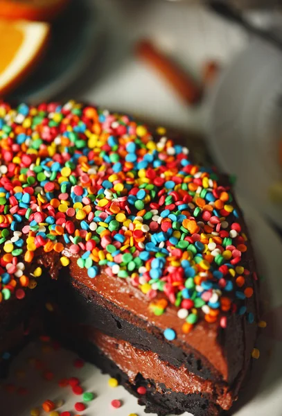 Pastel de chocolate con polvo dulce — Foto de Stock