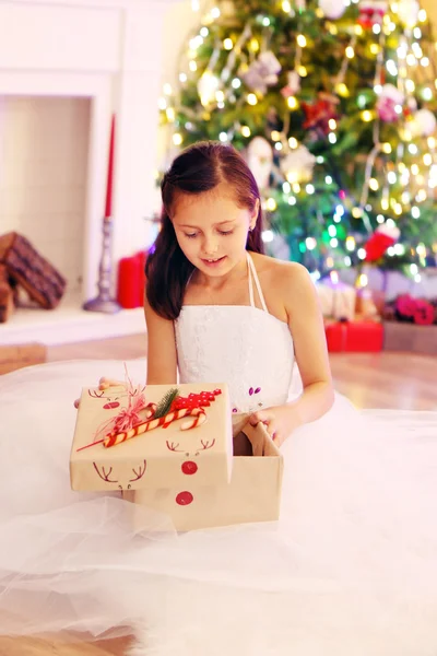 Cute little girl with Christmas gift — Stock Photo, Image