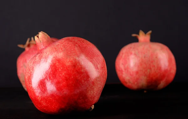 Juicy ripe pomegranates — Stock Photo, Image