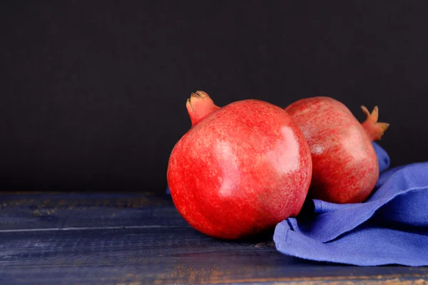 Saftige reife Granatäpfel — Stockfoto