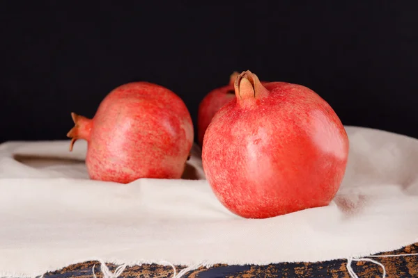 Sappige rijp granaatappels — Stockfoto