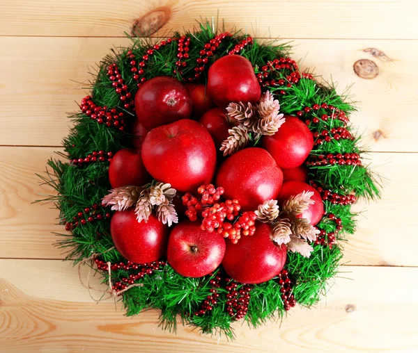 Manzanas de Navidad en la mesa —  Fotos de Stock