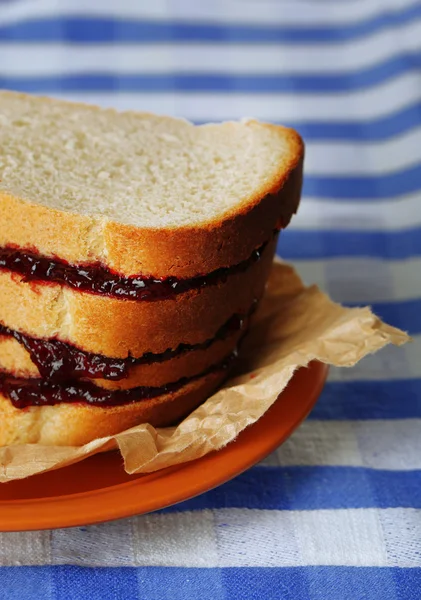 Gustoso panino con marmellata — Foto Stock