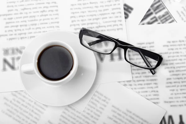 Glasses and newspapers close up — Stock Photo, Image