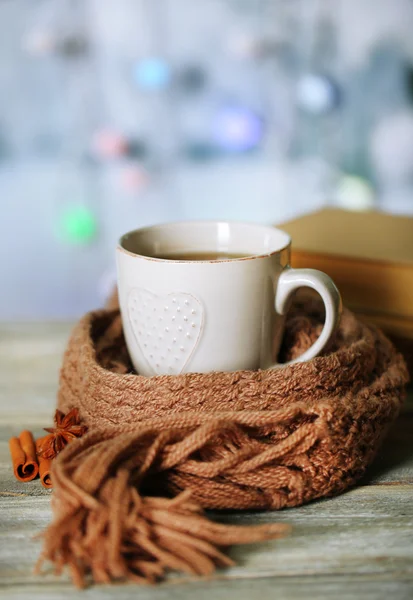 Composición con taza de bebida caliente — Foto de Stock