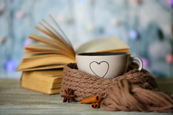 Komposition mit Tasse Heißgetränk — Stockfoto