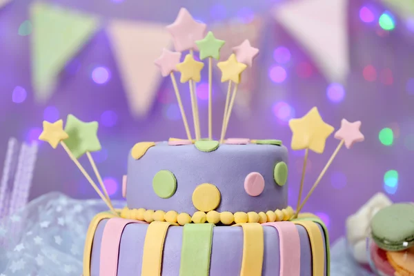 Delicioso bolo de aniversário — Fotografia de Stock