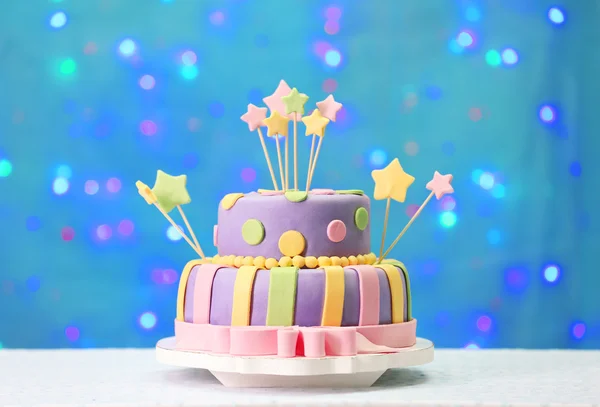 Delicioso bolo de aniversário — Fotografia de Stock