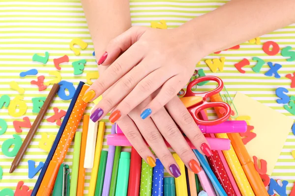 Manicura femenina multicolor —  Fotos de Stock